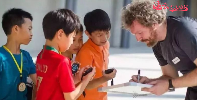 山东机器人编程：现在让孩子学习编程，为时还不晚！~济南机器人编程~机器人编程(图7)
